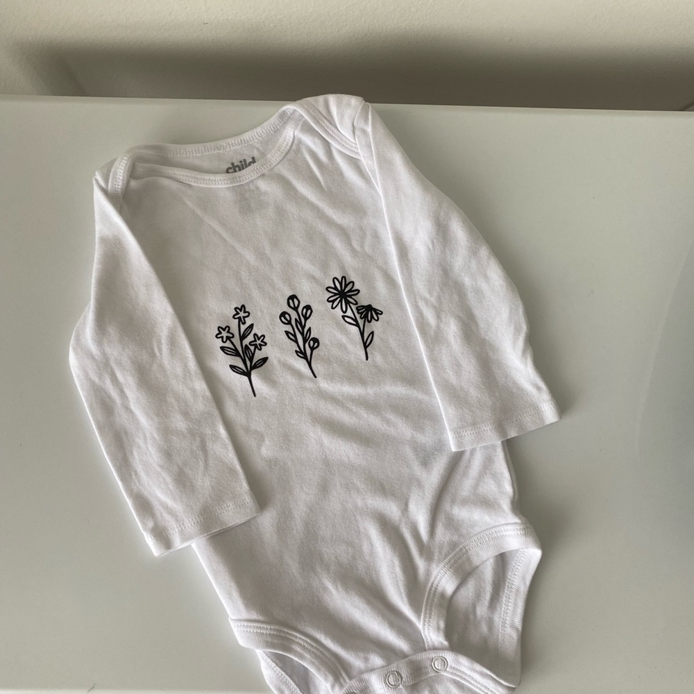 Baby onesie 6-9m